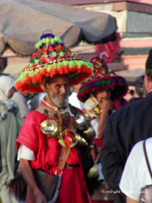 Um carregador de água, Jemaa el Fna, Marrakech - Marrocos