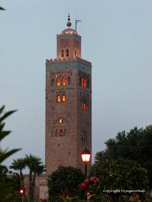 Iluminação do minarete da mesquita dos livreiros, Koutoubia, Marrakech - Marrocos