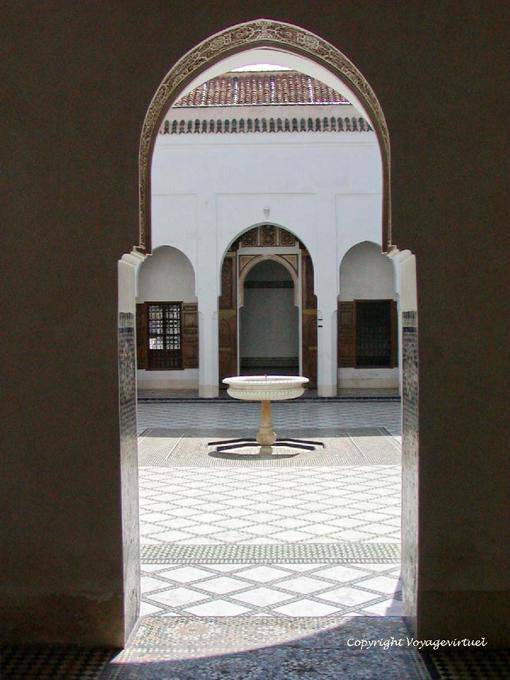 Fonte no centro do pequeno pátio, Bahia Palace, Marrakech - Marrocos