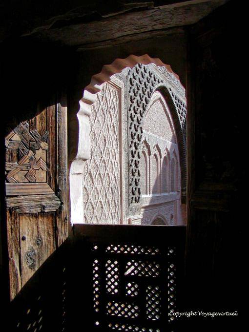 Beleza da arquitetura Saadian, Ben Youssef Madrasa, Marrakech - Marrocos