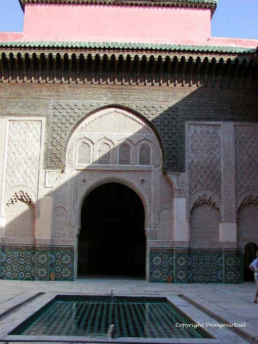 Piscina de frente para a sala de oração, Ben Youssef Madrasa, Marrakech - Marrocos