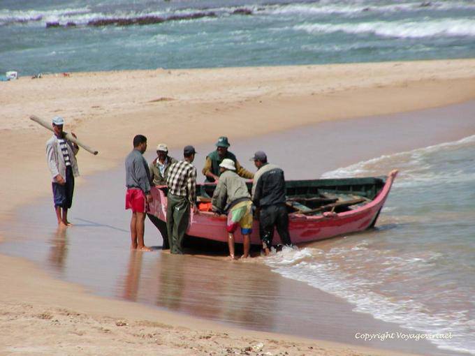 Consulta antes de carregar o barco, Oualidia - Marrocos