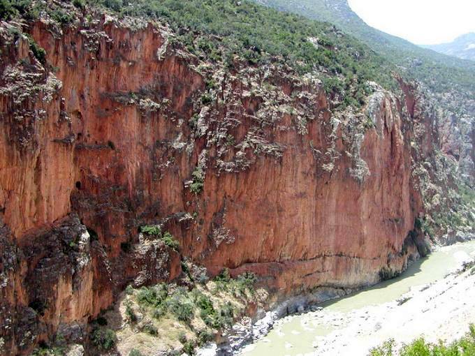 Cliffs dos desfiladeiros de Oued Lau - Marrocos