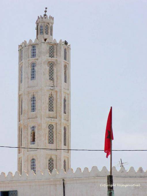 O minarete octagonal da Mesquita de Oued Lau - Marrocos