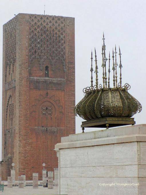 Rabat, Hassan Torre começou em 1196 com a iniciativa do almóada Sultan Abu Yusuf Yaqub al-Mansur - Marrocos