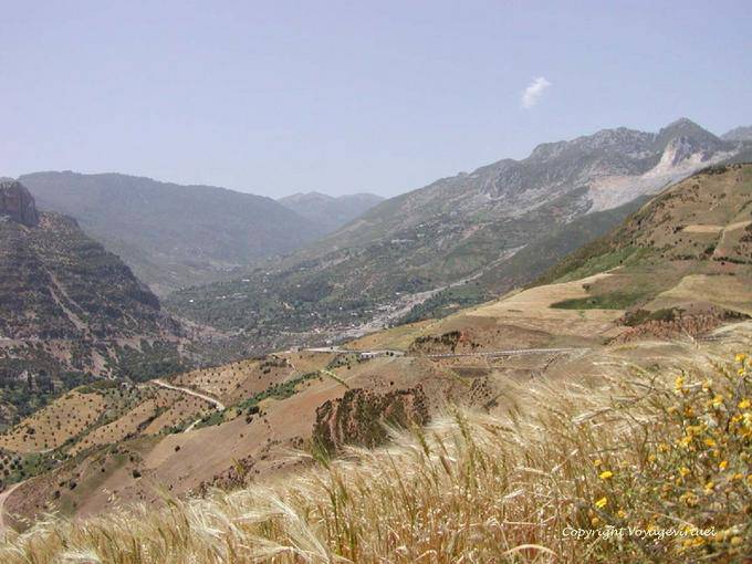 Montanhas Rif e vale em direção Issaguen - Marrocos