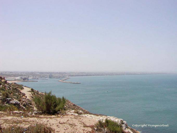 Panorama do porto de Safi da costa - Marrocos