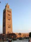 Vista da mesquita Koutoubia ao pôr do sol, Marrakech, Marrocos.