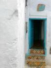Escadas para os azulejos, distrito de Rif andaluzes, Chefchaouen, Marrocos.