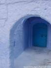 Blue on entrada azul e típico, Chefchaouen, Marrocos.