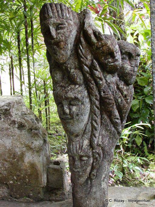 Escultura em madeira, jardim Balata - Martinica