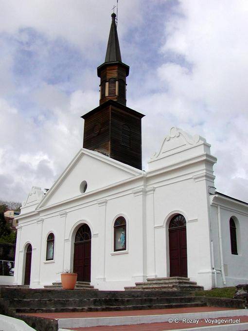 Fachada e torre sineira de St. Thomas Diamante - Martinica