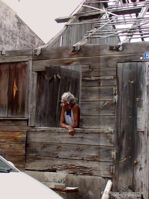 Uma velha casa em ruínas em Diamante - Martinica