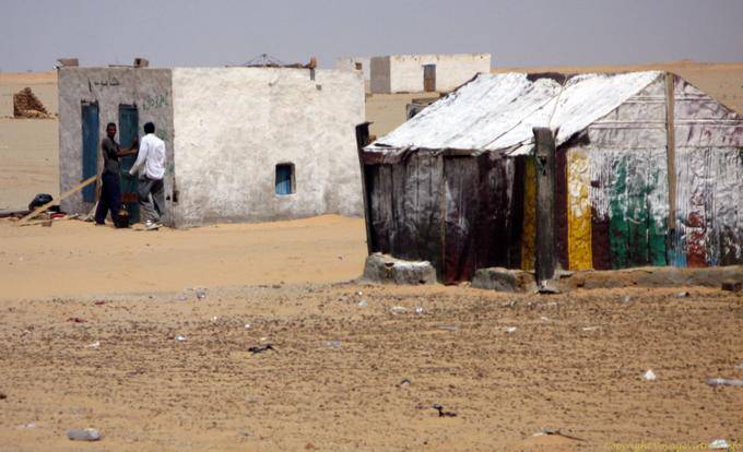 Casas no deserto de Nouakchott a fronteira do Marrocos, Mauritânia