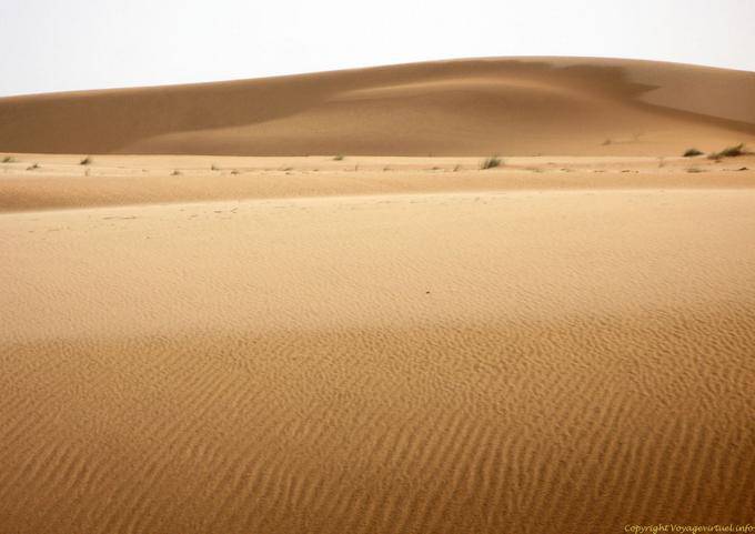 Areia molhada de Nouakchott a fronteira do Marrocos, Mauritânia