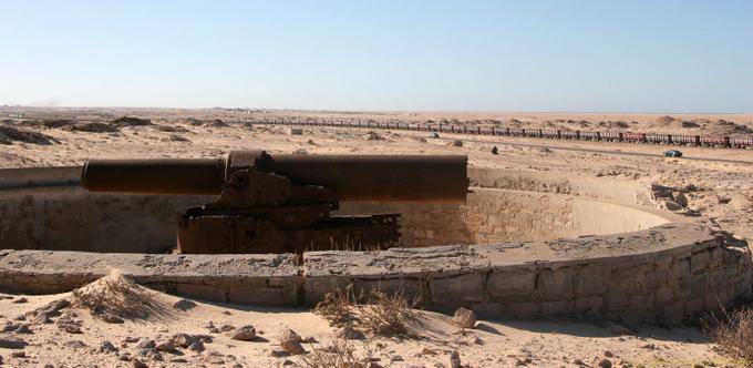 O barril assoreado e trem, Nouadhibou, na Mauritânia