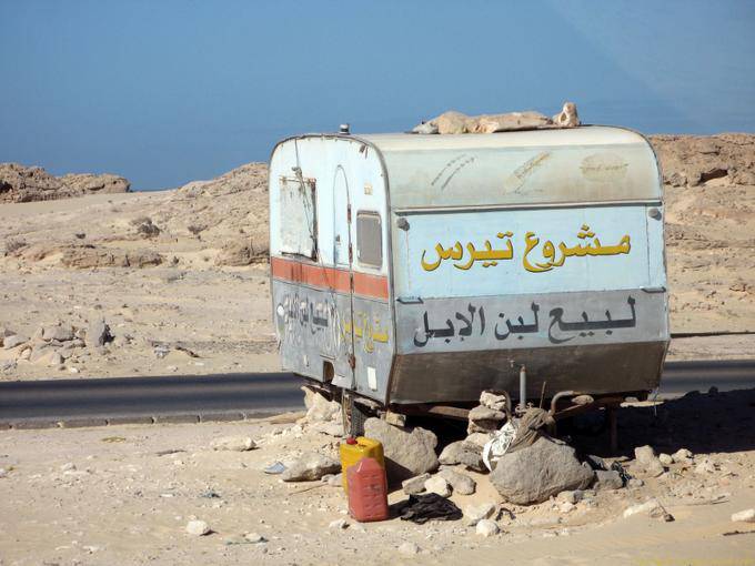 Caravana à margem de estrada, Nouadhibou, na Mauritânia