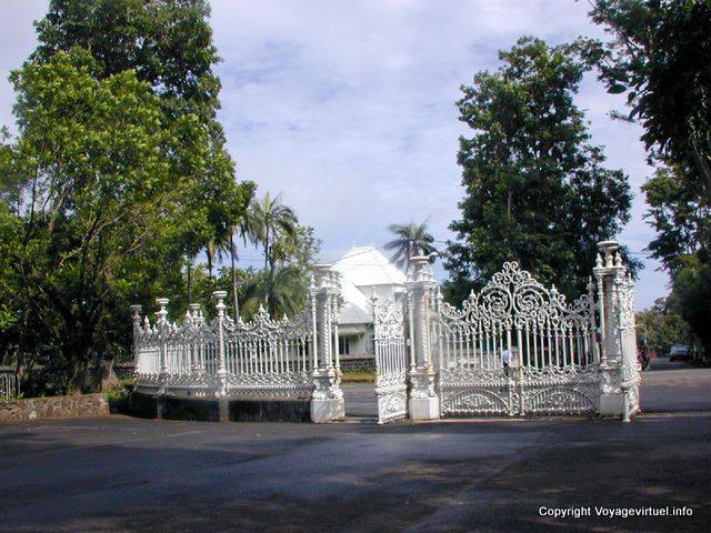Portões de ferro forjado, Jardim Pamplemousses, Maurícias.