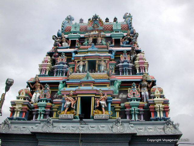 Visita do Templo em Triolet Shivala Maheshwarnath, Grand Bay, Ilhas Maurício.