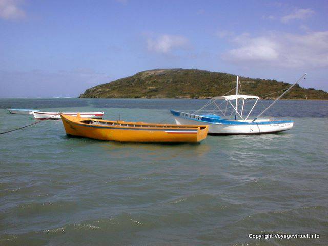 Pequenos barcos, Le Morne, Maurícias.