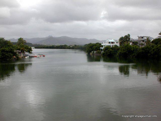 Rio a Mahebourg, Maurícias.