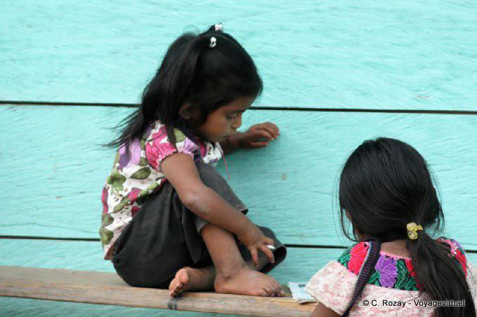 As meninas que fazem a lição de casa, Chiapas - México