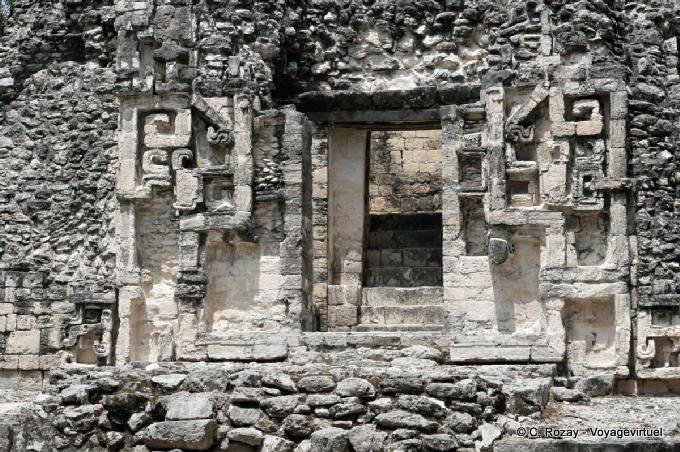 Chicanná, a estrutura de portal XX - México