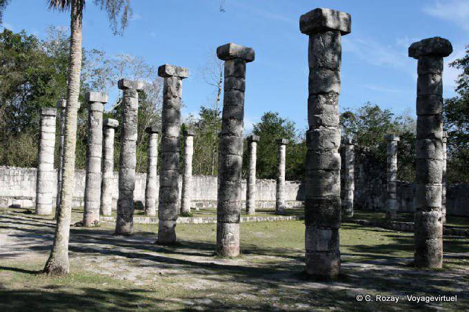 Jardim no interior do mercado, o Grupo Las Mil Columnas Chichen Itza - México