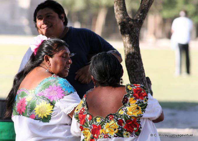 Mexicano em cor local palaver, Chichen Itza - México