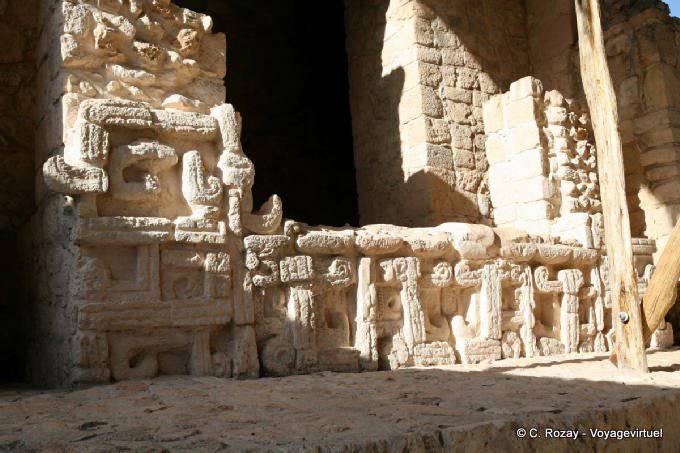 O friso inferior da porta direita, Jaguar Altar, Ek Balam - México