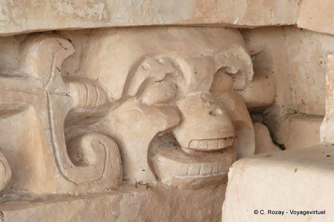 Jaguar Altar, escultura crânio, Ek Balam - México