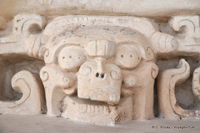 Outra representação de base do crânio esculpido Jaguar Altar, Ek Balam - México