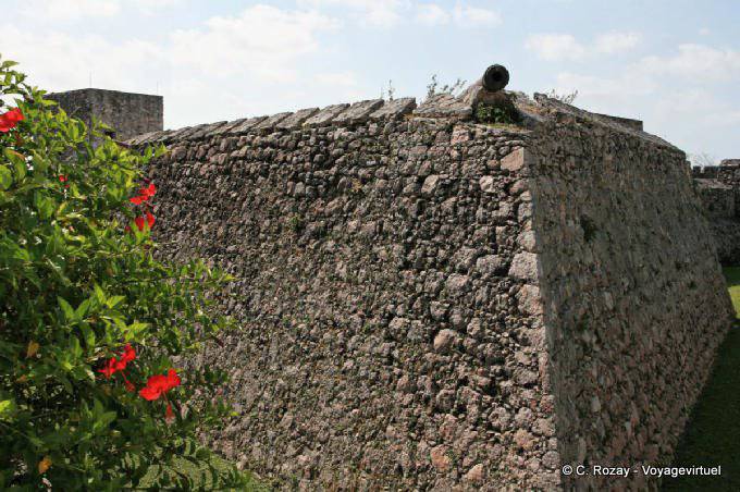 Ângulo da parede do forte de San Felipe, Laguna Bacalar - México