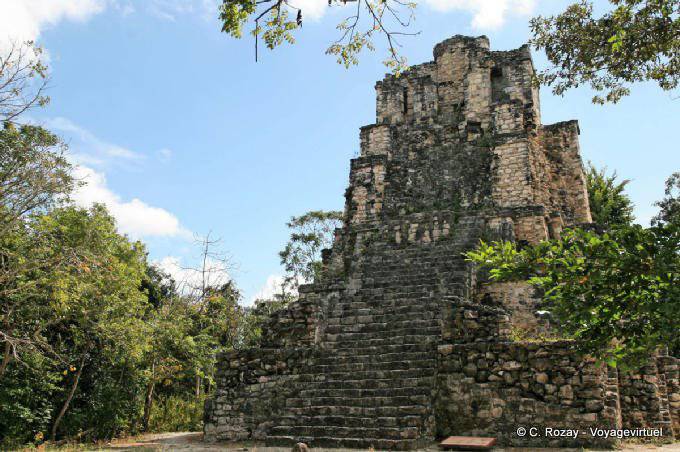 O sítio arqueológico de Chunyaxché, El Castillo, Muyil - México