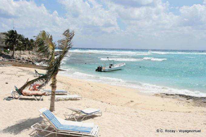 Na praia de Paamul, Yucatan - México