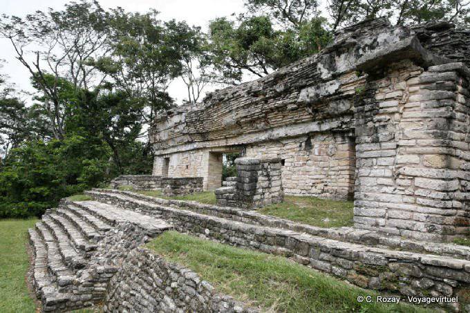 Uma extremidade ele Nord Grupo que inclui cinco templos, Palenque - México
