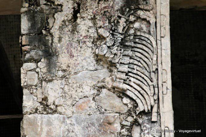 Restos de um relevo de Chan Bahlum II, Grupo de Las Cruces, Palenque - México
