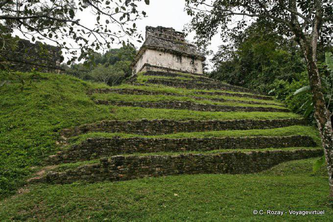 Ao pé do Grupo de Las Cruces, Palenque - México
