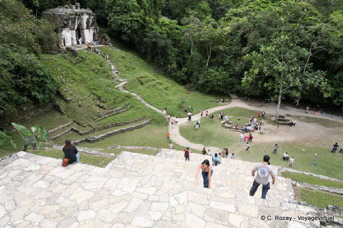 Plaza del Sol ver a partir das etapas do Templo da Cruz, Palenque - México