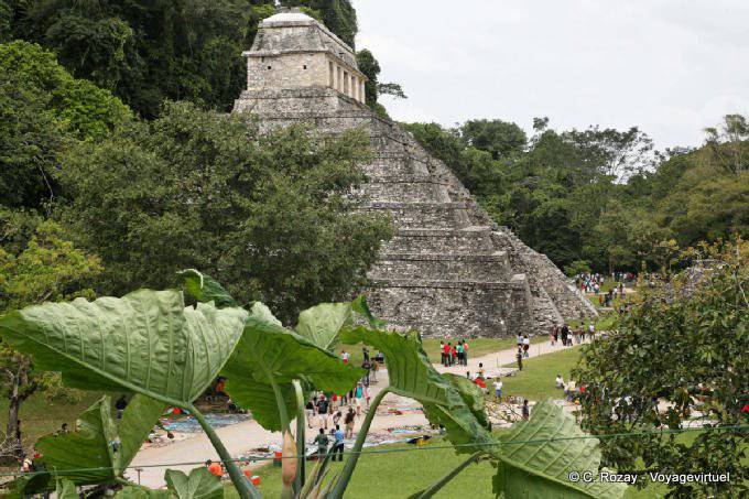 No topo, a tumba de Pakal, Templo das Inscrições, Palenque - México