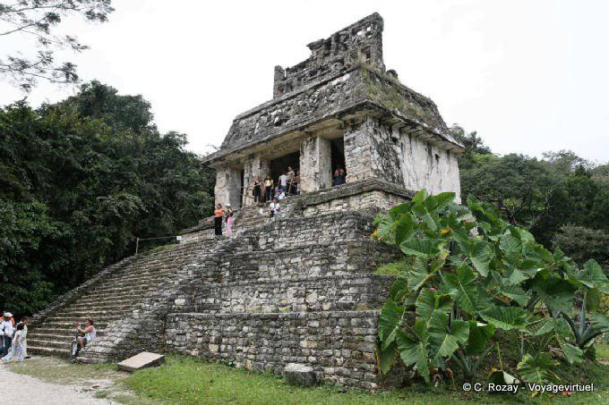 Dedicado ao GIII, o templo do Sol em sua pirâmide, Palenque - México