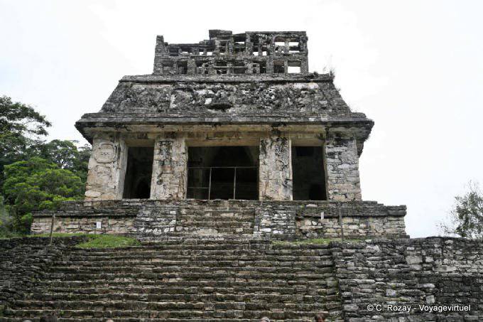 O Templo do Sol faz parte do Grupo de la Cruz, Palenque - México