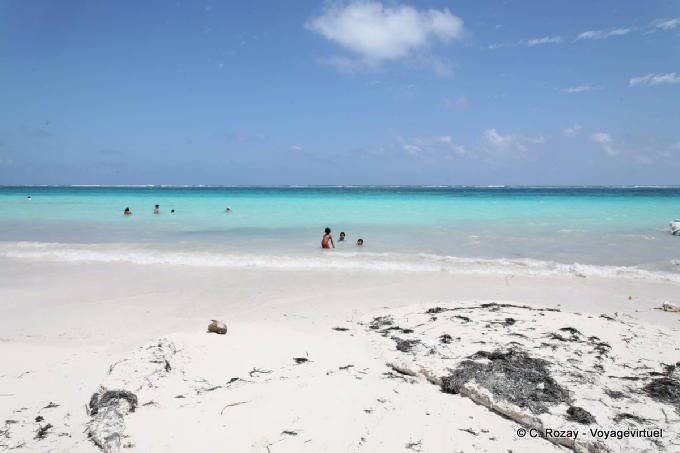 Areia e mar cores brancas, Puerto Morelos - México