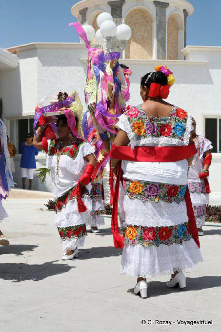 Ballet no traje típico, Puerto Morelos - México