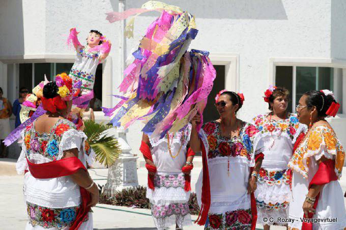 Grupo de dança tradicional, Puerto Morelos - México
