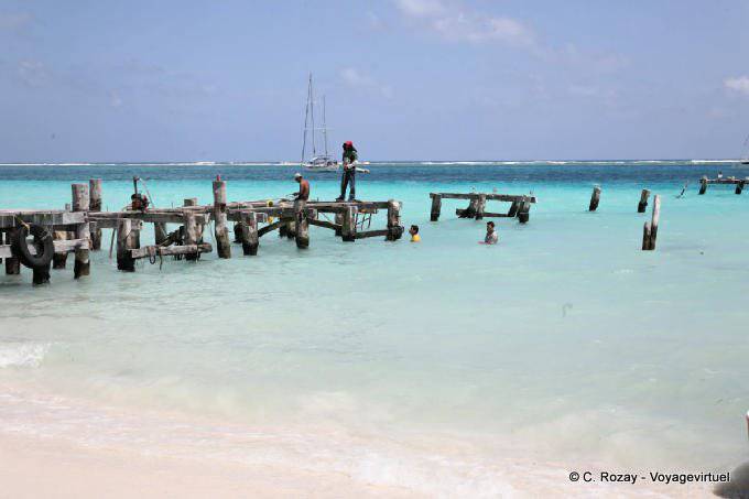 Restauração de um cais de madeira, Puerto Morelos - México