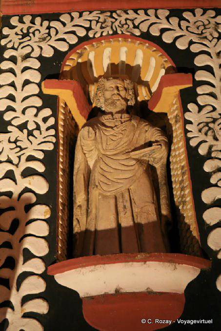 Estátua da fachada, catedral, San Cristobal de Las Casas - México