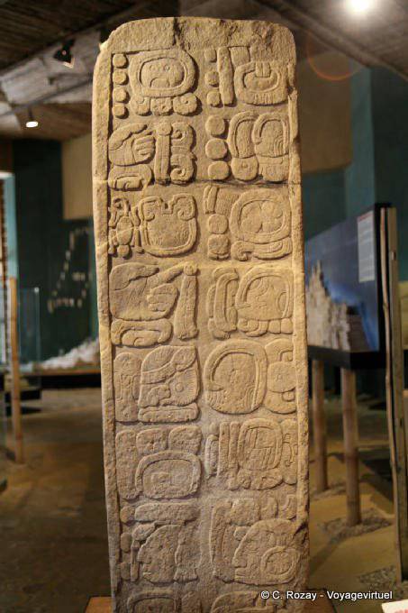 Stele Indoor de glifos, museu Tonina - México