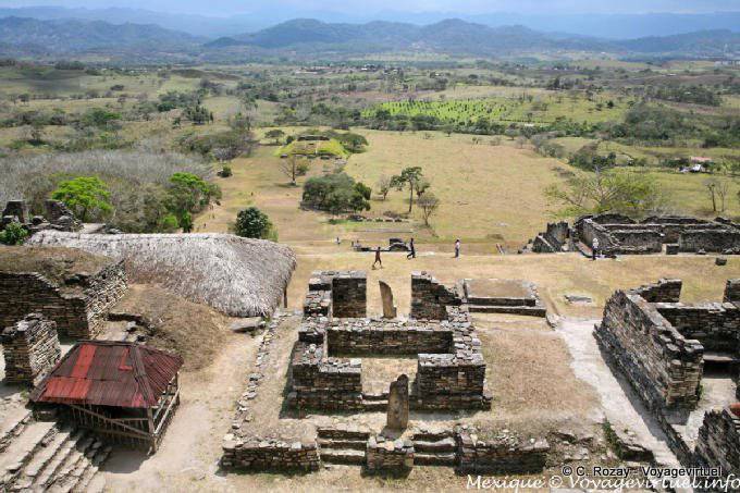 A planície de Ocosingo, vista do Temple of the Mirror fumadores, Tonina - México