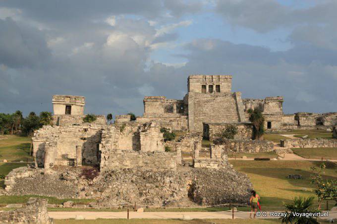 Vista panorâmica do palácio principal, El Palacio, Tulum - México